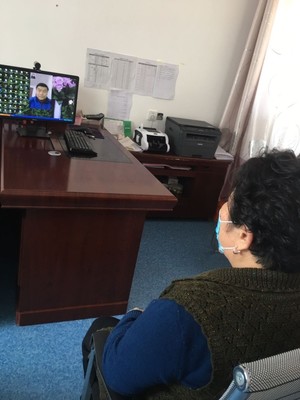 “1小時聆聽計劃”開啟“心”路！心理咨詢師和養老院老人屏對屏 解開心結